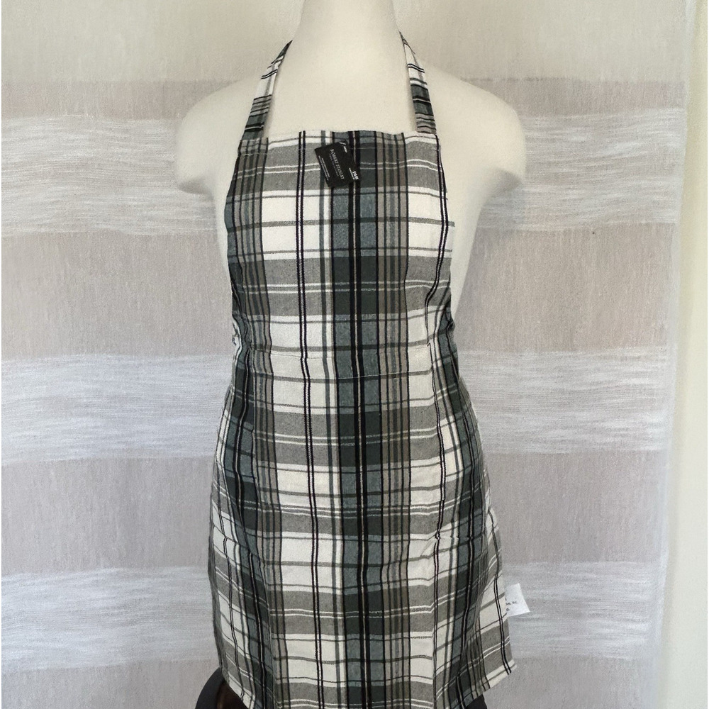 Robert Stanley Home Collection Winter Forest 24"X 33" Green‎ Plaid Apron NWT